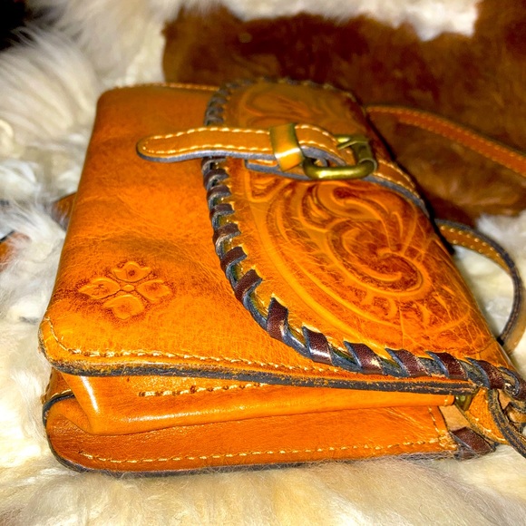 Patricia Nash EUC leather tooled crossbody bag - Picture 4 of 10